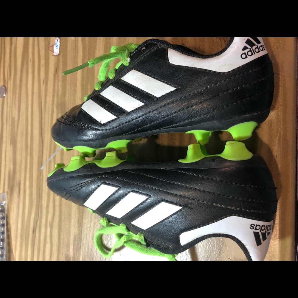 Adidas boy’s soccer cleats Sz 12